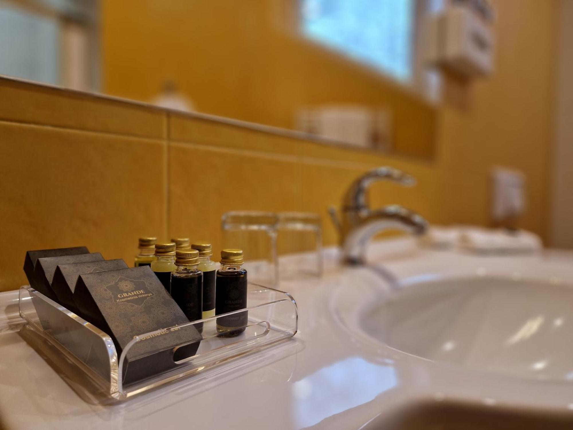 Hotel Sfinksas Kaunas Bagian luar foto