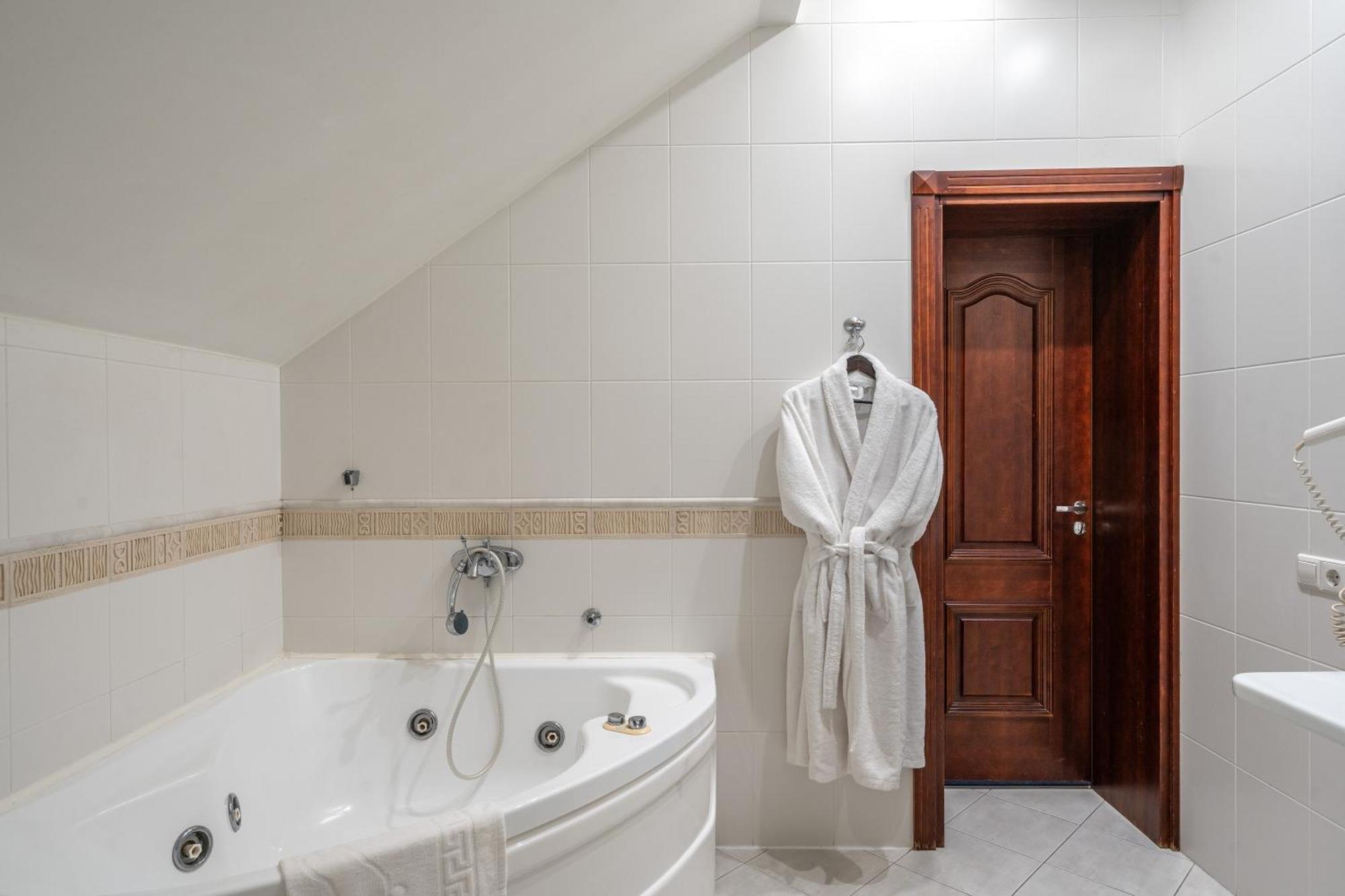 Hotel Sfinksas Kaunas Bagian luar foto