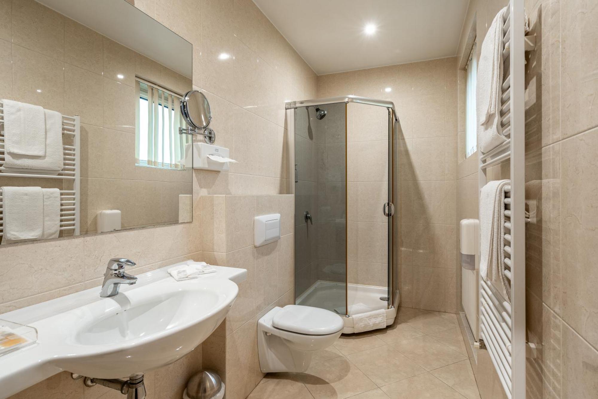 Hotel Sfinksas Kaunas Bagian luar foto
